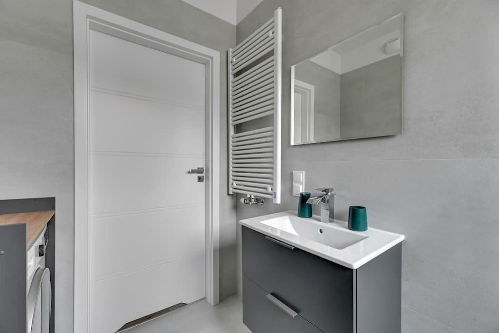 Studio Sw Piotra W Gdyni By Grand Apartments กดิเนีย ภายนอก รูปภาพ
